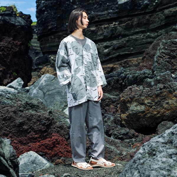 Shirt made from yukata material - AYU FROM (gray) - sweetfish pattern, Tewsen shirt, wazarashi material, traditional loose-fitting style, unisex