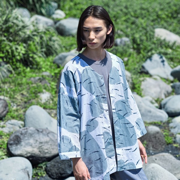 Shirt made from yukata material - AYU FROM (gray) - sweetfish pattern, Tewsen shirt, wazarashi material, traditional loose-fitting style, unisex