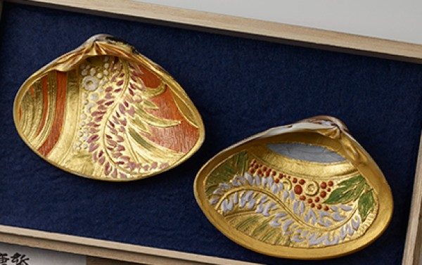 Kinkarakami Masterpieces – Embossed Kai-awase Clamshells (Shell-matching Game)
