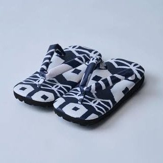 Sankatsu Crafted Yukata Fabric “Katana no Tsuba” Beach Zori Sandals – Women’s