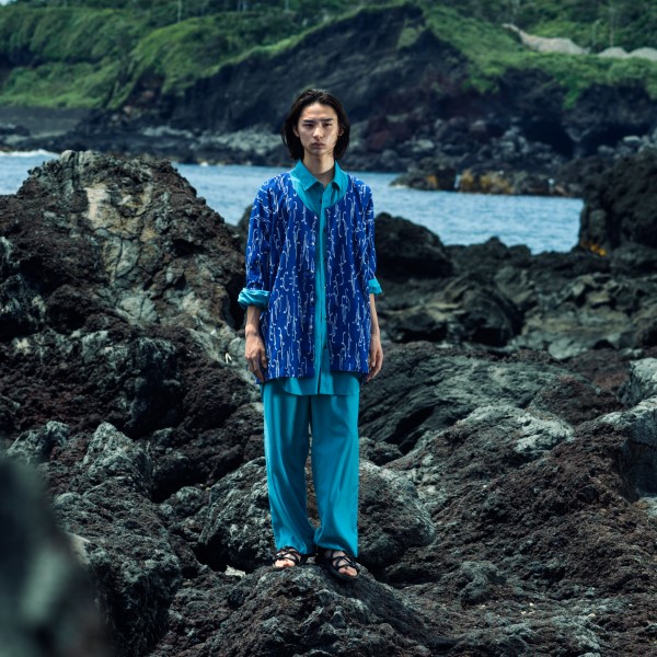 NARABI WARABI (blue) - bracken pattern, Tewsen shirt, wazarashi material, traditional loose-fitting style, unisex