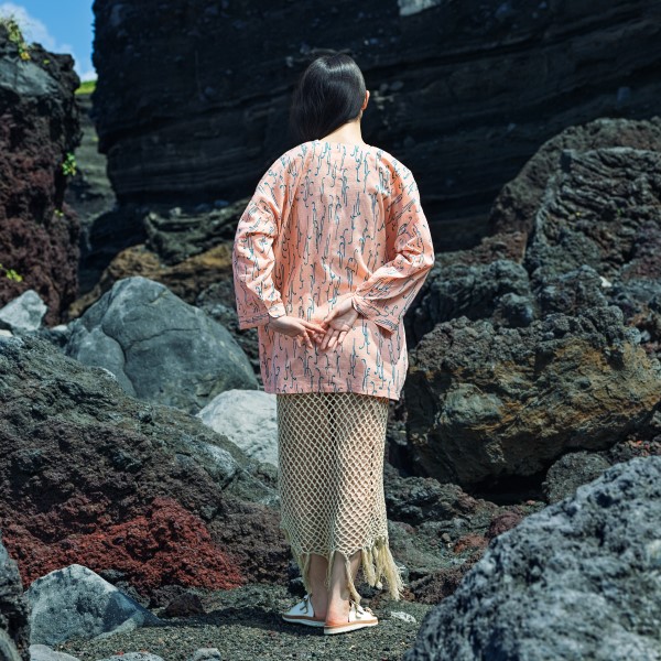 NARABI WARABI (pink) - Ume (Japanese apricot) pattern, Tewsen shirt, wazarashi material, traditional loose-fitting style, unisex